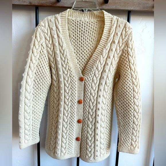 Cable knit cardigan button front design sweater Size M - Picture 1 of 5
